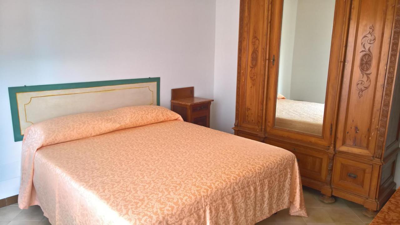 Suite Fronte Spiaggia - 50M Dalla Spiaggia Trapani Exterior photo